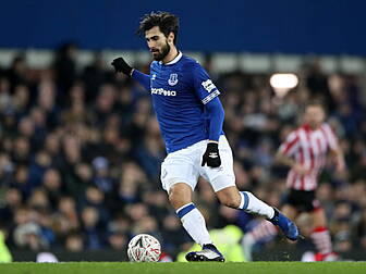 Everton sign Andre Gomes from...